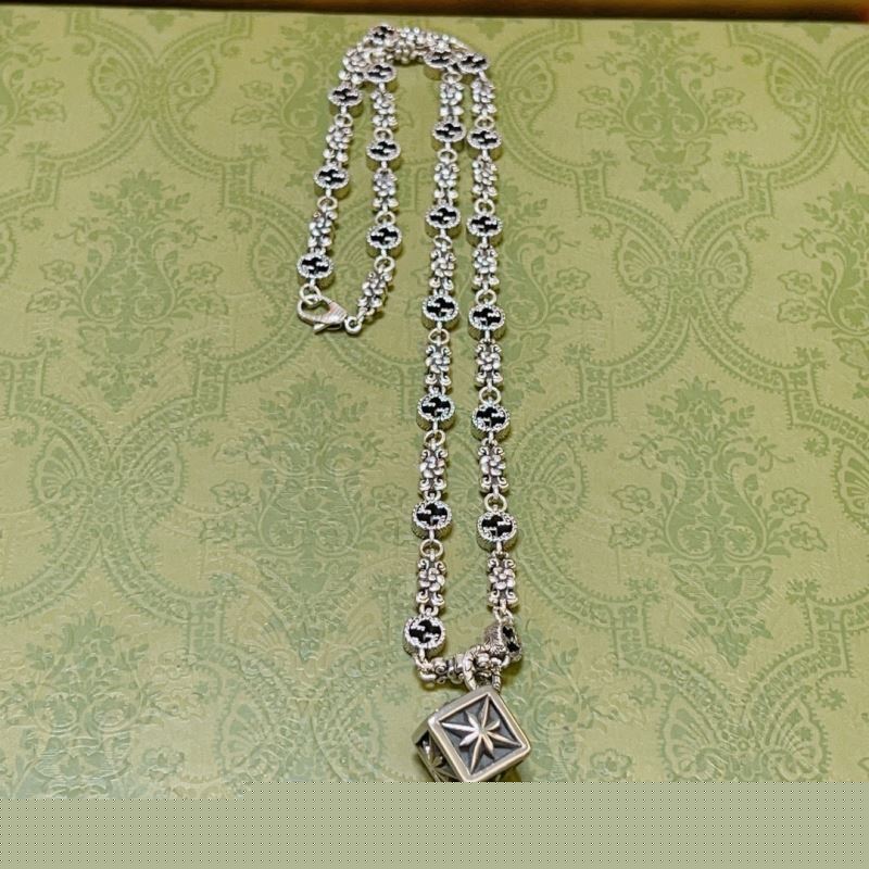 G*u*i necklaces